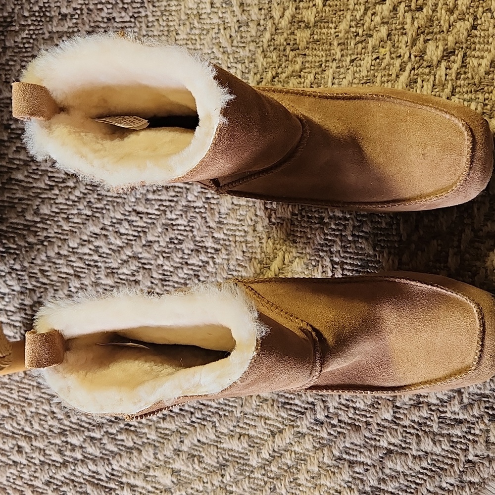 UGG KOURI SUEDE / SHEEPSKIN CLOG BOOTS NWOT